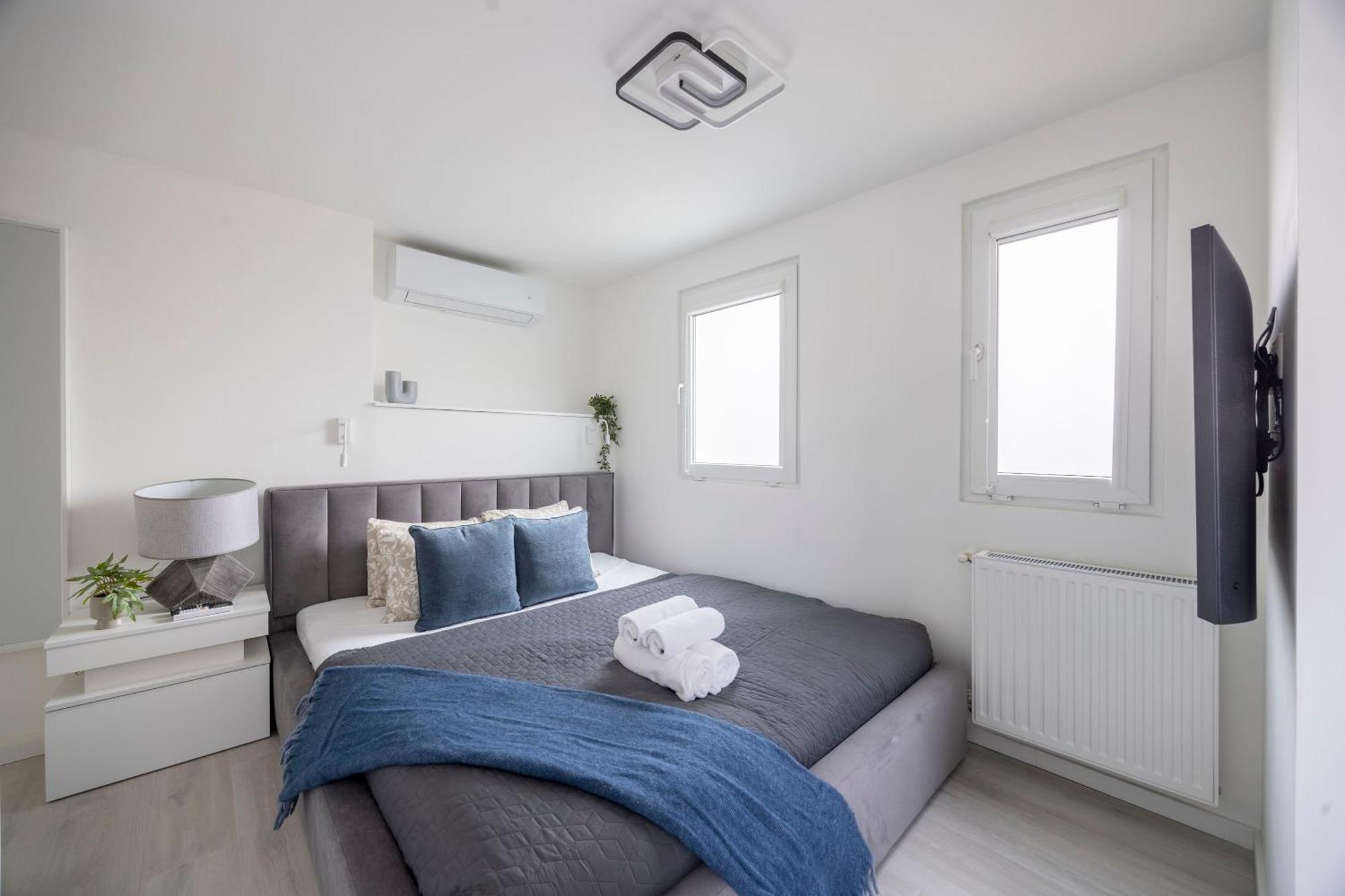 Deluxe & Minimalistic In The Heart Of Apartament *